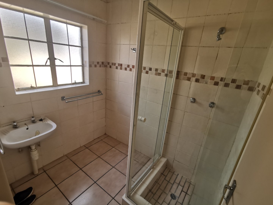 2 Bedroom Property for Sale in Kannoniers Park North West